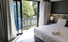 La Orchard Hotel